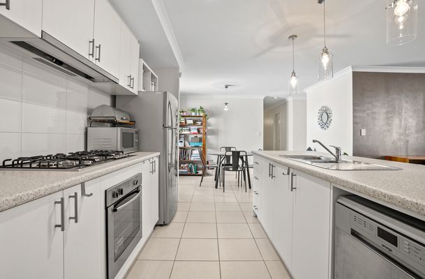 2 PENDRAGON LANE, Baldivis