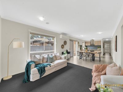 11 Murrumbidgee Street, Manor Lakes