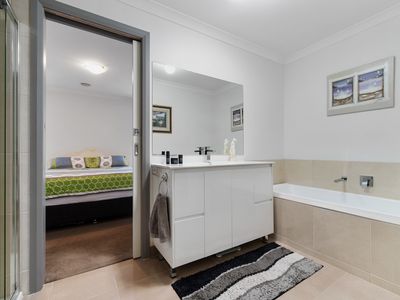 2 / 24 Eramosa Road West , Somerville