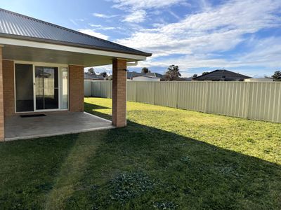 4 Howlong Crescent, Griffith