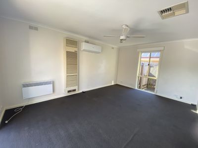 7 / 27 Deutgam Street, Werribee