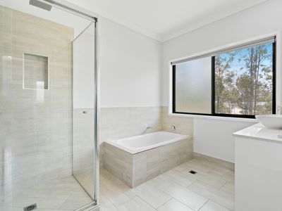 3 Broadway Court, Deebing Heights