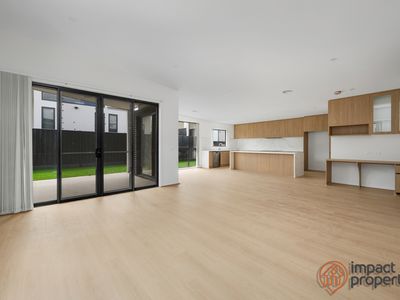 38 Pat Lovell Crescent, Whitlam