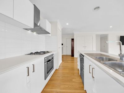 29 Grima Crescent, Wyndham Vale