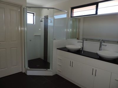 28 Collins Street, Yokine