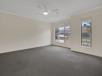 44 Firecrest Road, Manor Lakes