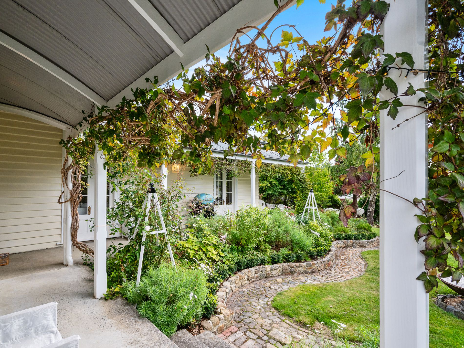 15 Woodbridge Hill Road, Woodbridge