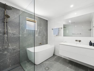 3 / 8 Portside Court, Noosaville