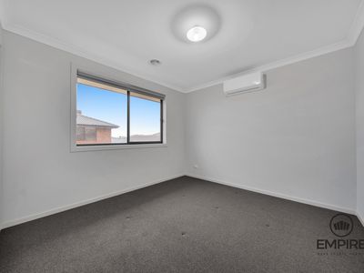 32 Theatre Circuit, Clyde North