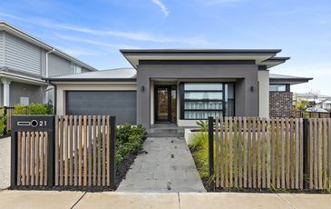 21 GRAZING WAY, Clyde North