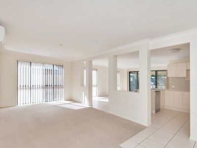 44 Pencarrow Crescent, Raceview
