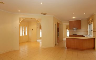 16 Evergold Close, Narre Warren South
