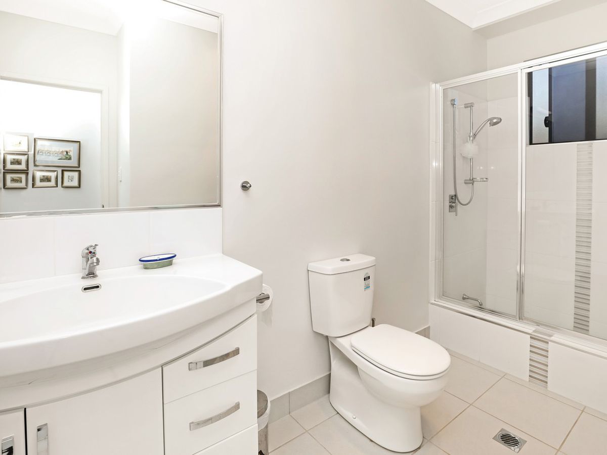 9 Sommerset Drive, Atherton