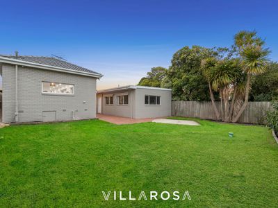 15 Nagle Drive, Belmont