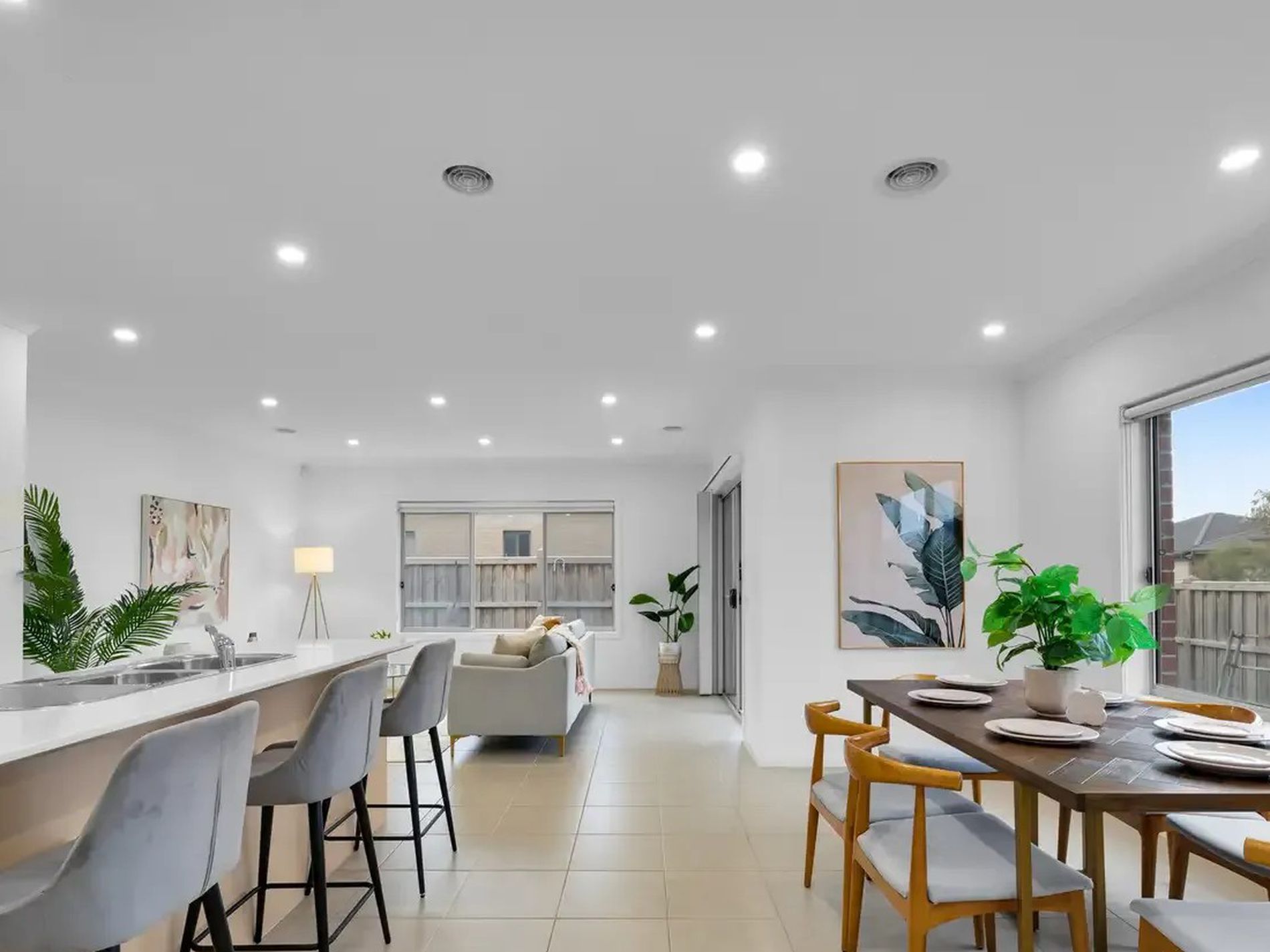 9 Hutchence Drive, Point Cook