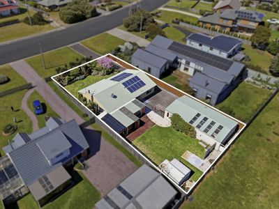 19 Gunn Parade, Low Head