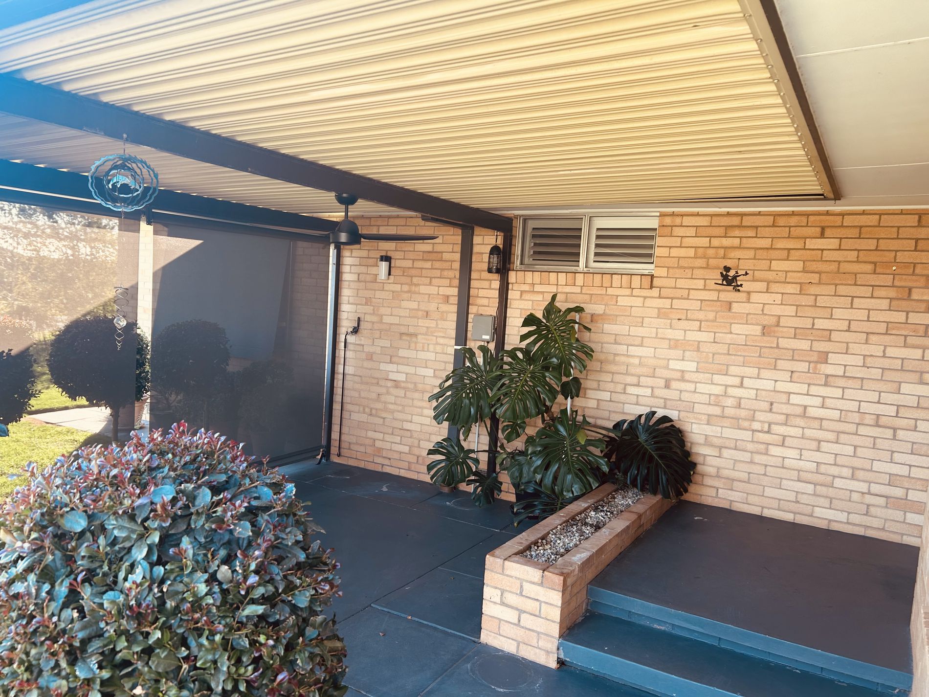 10 White Street, Finley