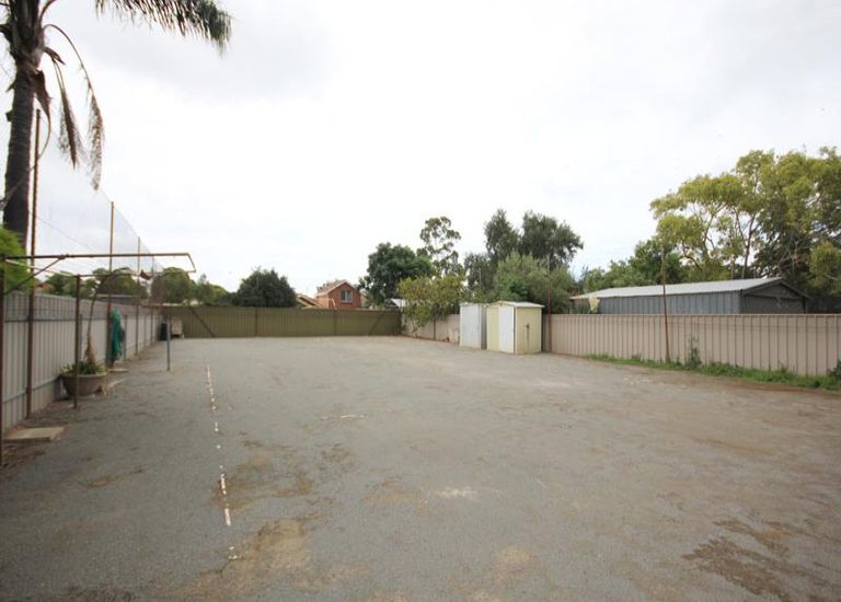 9 Balmoral Avenue, North Brighton
