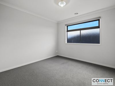 33 Burford Way, Cranbourne North