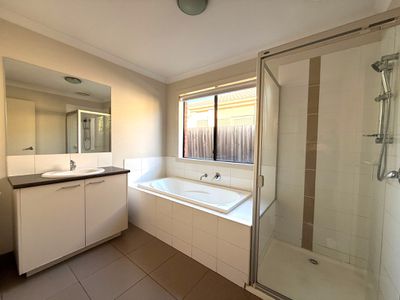 10 Sahara Way, Truganina