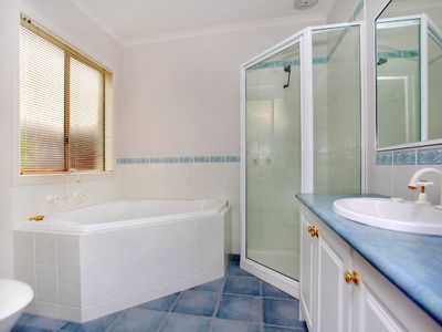 2 May Gibbs Crescent, Lynbrook