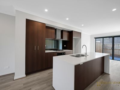 9 Interlaken Avenue, Manor Lakes