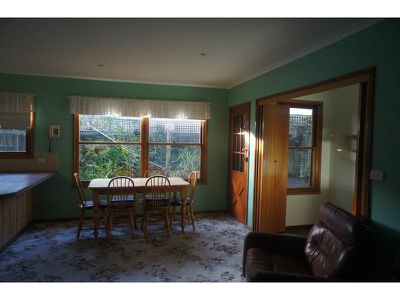 14 Burgess Street, Horsham