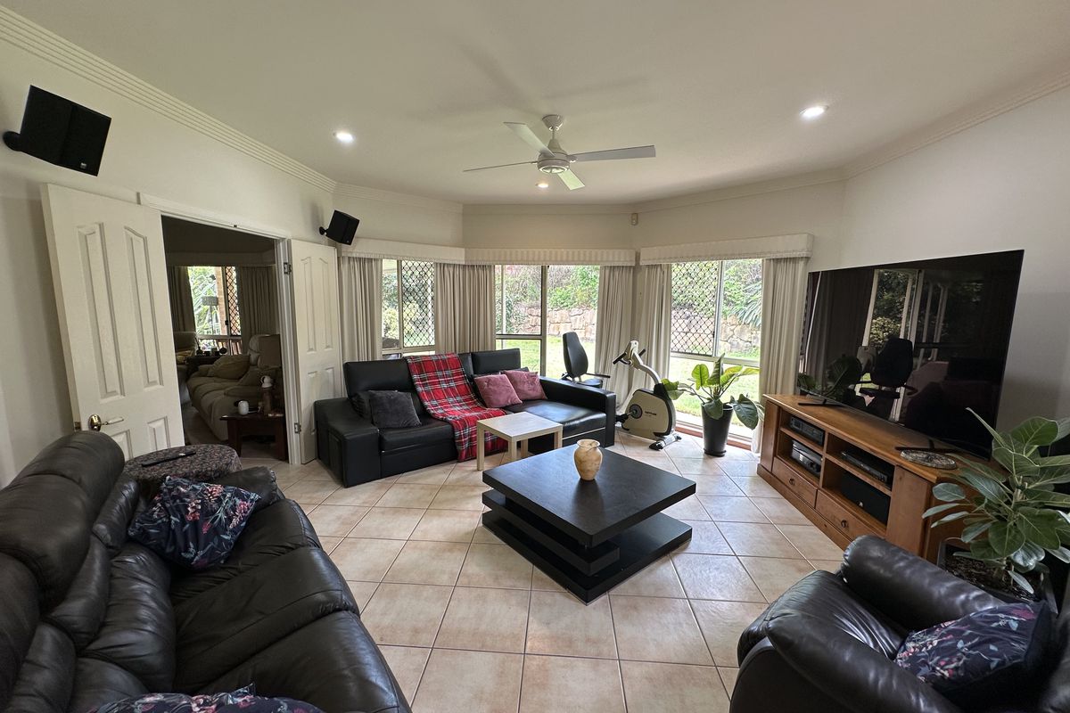 24 Aquarius Place, Bridgeman Downs