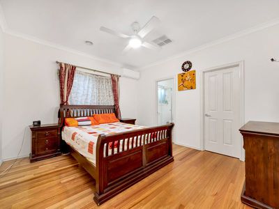 50 Hal Porter Terrace, Lynbrook
