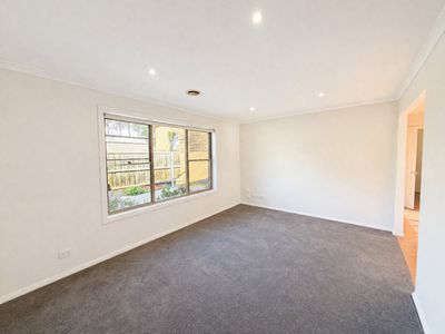 2 / 10 Dixon Avenue, Werribee