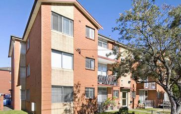 9 / 16 Barber Ave, Eastlakes