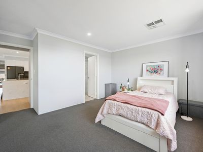 18 Lancaster Loop, Piara Waters