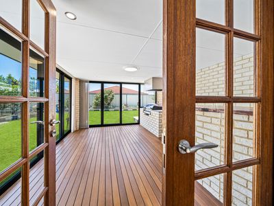 15 Harrington Avenue, Tapping