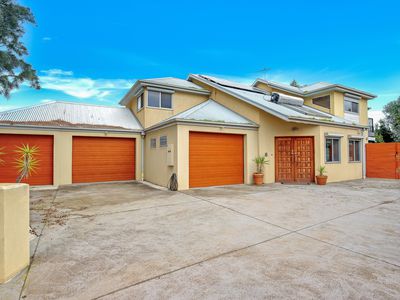 8 Perch Close, Werribee South