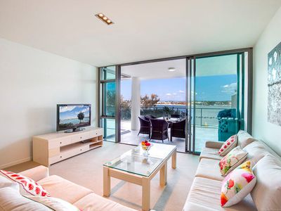 31104 / 2 Ephraim Island Parade, Paradise Point