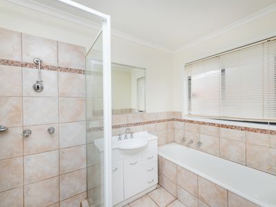 4 Unwin Avenue, Jerrabomberra