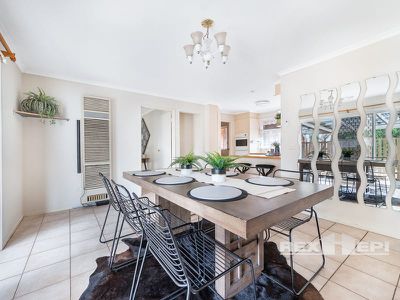 54 Willora Crescent, Cranbourne West