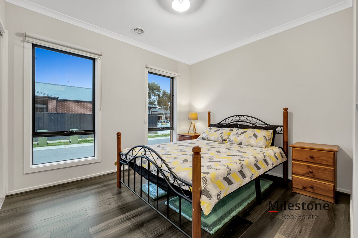 11 Banjo Circuit, Lynbrook