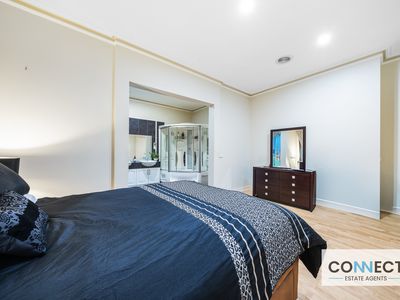 33 Champagne Grove, Narre Warren South