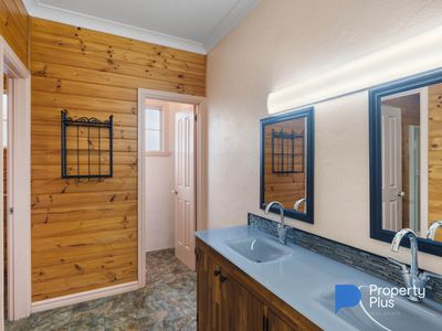 4 Graham Close, Flora Hill