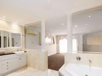 360 London Road, Belmont