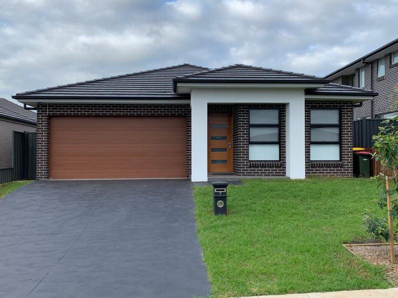 7 Silverton Street, Gregory Hills