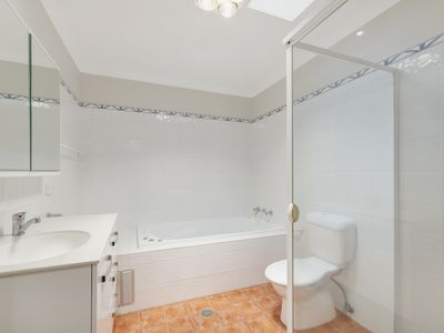 8 / 113 Mortimer Lewis Drive, Greenway