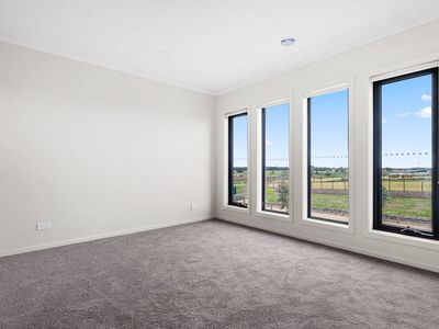 4 Levittown Rise, Werribee