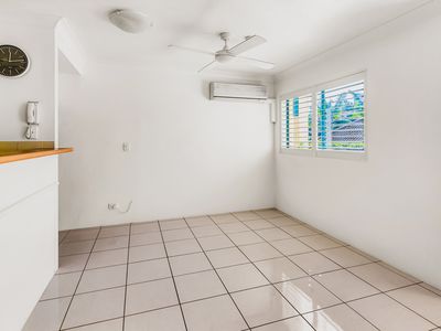 7 / 12 Monte Carlo Avenue, Surfers Paradise
