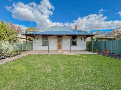 8 Scoresby Street, Kerang