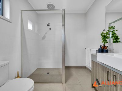 81 Charlbury Crescent, Cranbourne North