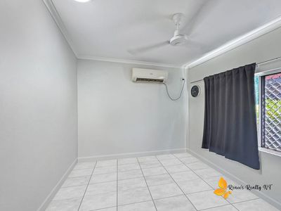 1 / 14 Mannikan Court, Bakewell