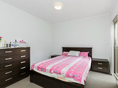 7 / 90A Ballan Road , Werribee