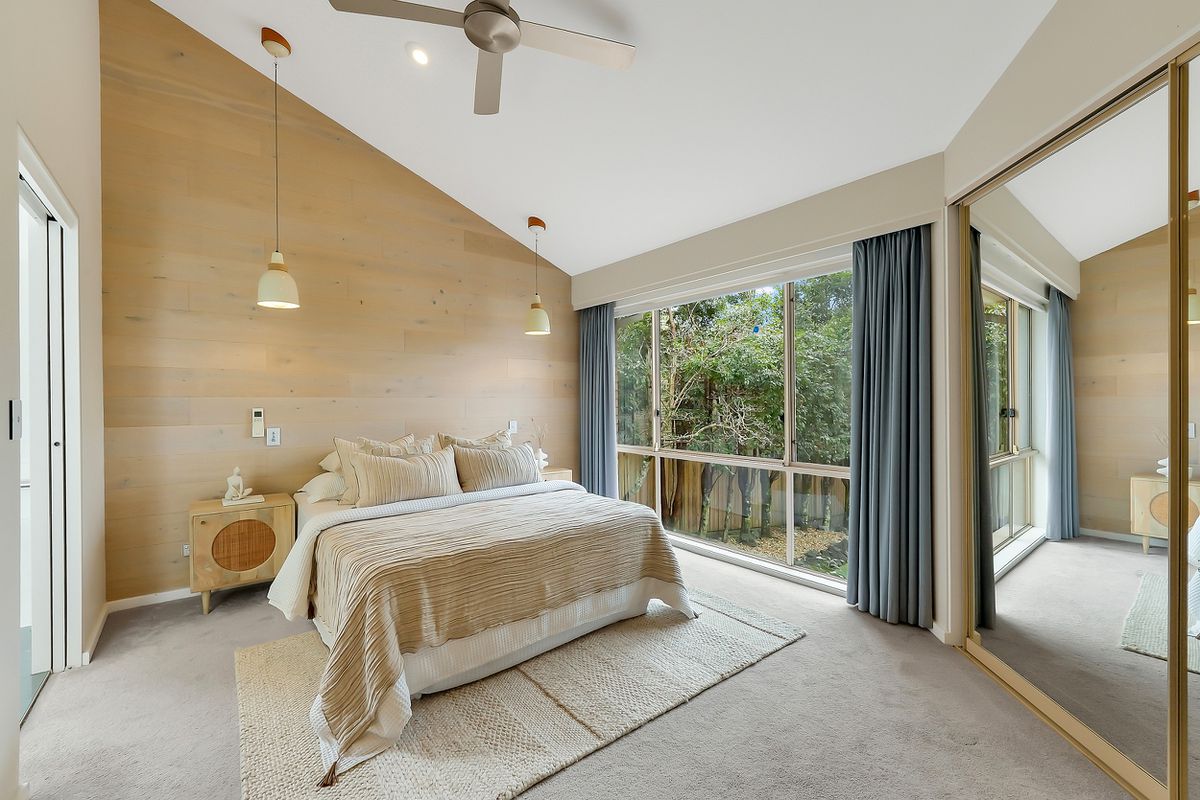 6 Robinia Parade, Springfield